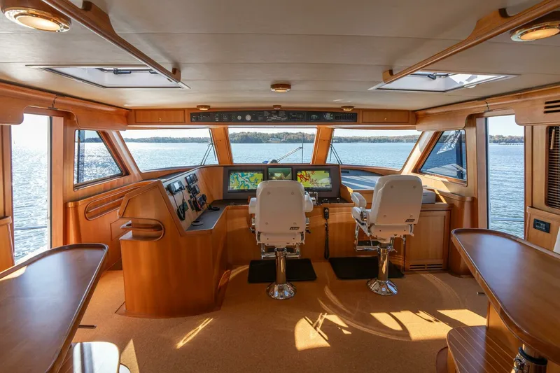 Slide: The Image of Marlow 72 GRIFFIN - Command Bridge Helm 2007 Marlow 72 GRIFFIN - 7650882
