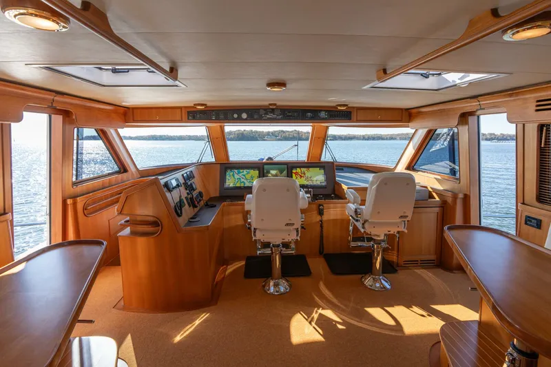 Slide: The Image of Marlow 72 GRIFFIN - Command Bridge Helm 2007 Marlow 72 GRIFFIN - 5879086