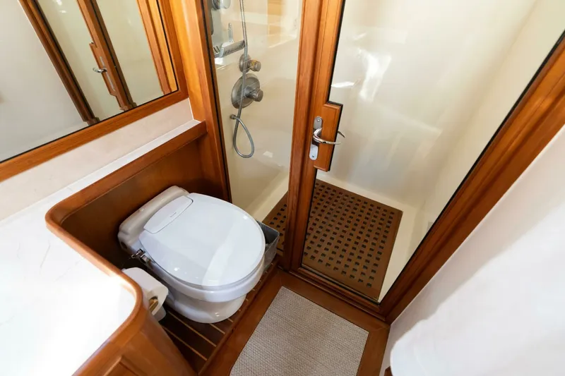 Slide: The Image of Marlow 72 GRIFFIN - Master Stateroom Ensuite Head 2007 Marlow 72 GRIFFIN - 7650930