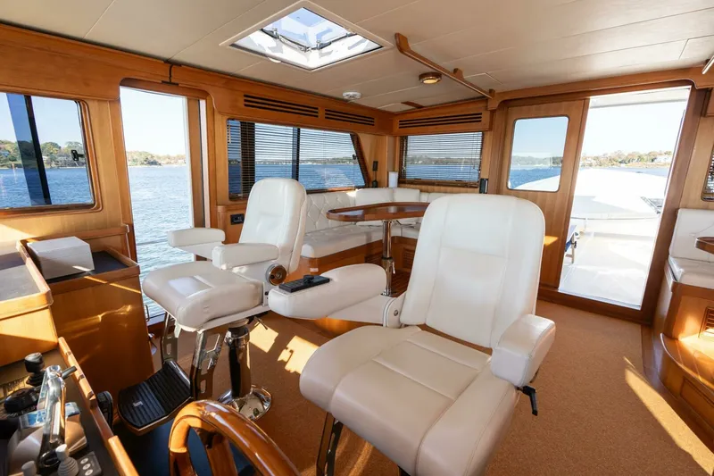 Slide: The Image of Marlow 72 GRIFFIN - Command Bridge Helm 2007 Marlow 72 GRIFFIN - 7650884