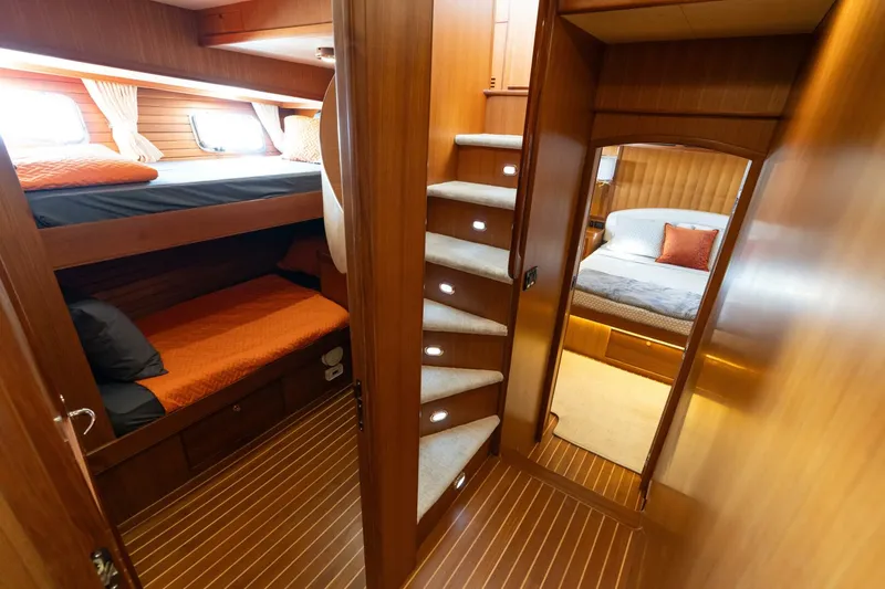 Slide: The Image of Marlow 72 GRIFFIN - Guest Stateroom Starboard 2007 Marlow 72 GRIFFIN - 5879141