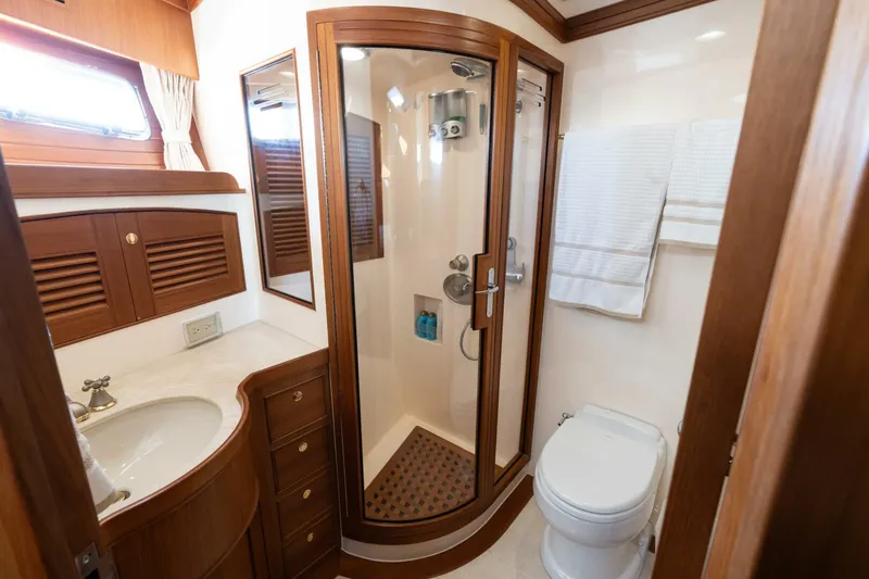 Slide: The Image of Marlow 72 GRIFFIN - VIP Guest Stateroom Ensuite Head 2007 Marlow 72 GRIFFIN - 5879164
