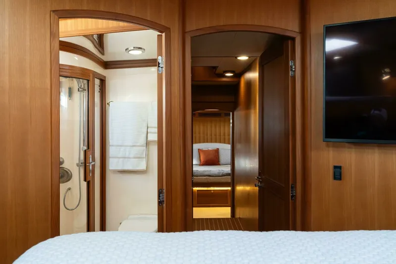 Slide: The Image of Marlow 72 GRIFFIN - VIP Guest Stateroom 2007 Marlow 72 GRIFFIN - 7650919
