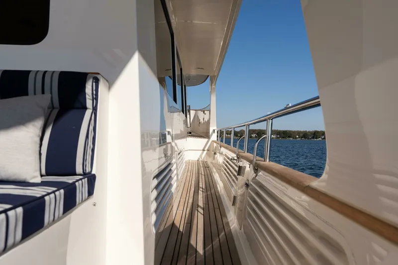 Slide: The Image of Marlow 72 GRIFFIN - Exterior 2007 Marlow 72 GRIFFIN - 7650872