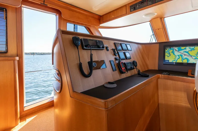 Slide: The Image of Marlow 72 GRIFFIN - Command Bridge Helm 2007 Marlow 72 GRIFFIN - 7650885