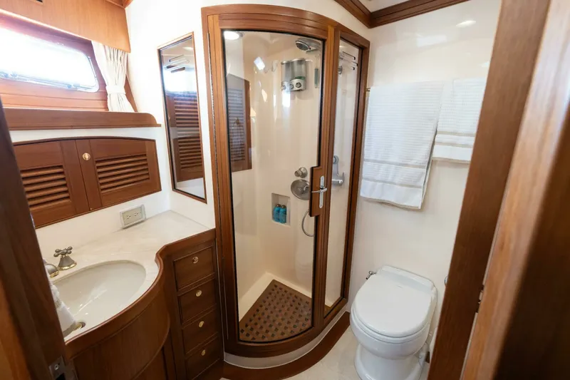 Slide: The Image of Marlow 72 GRIFFIN - VIP Guest Stateroom Ensuite Head 2007 Marlow 72 GRIFFIN - 7650921