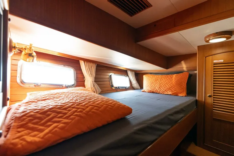 Slide: The Image of Marlow 72 GRIFFIN - Guest Stateroom Starboard 2007 Marlow 72 GRIFFIN - 7650912
