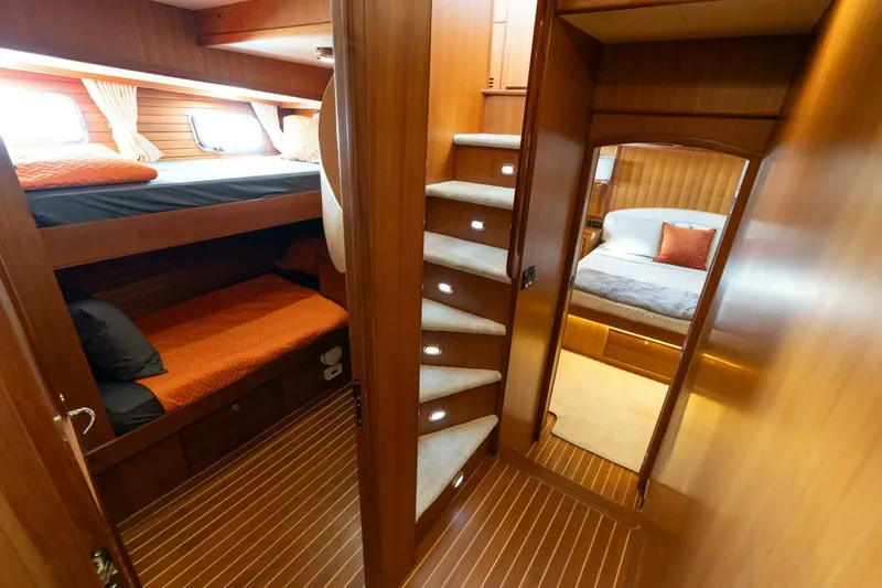 Slide: The Image of Marlow 72 GRIFFIN - Guest Stateroom Starboard 2007 Marlow 72 GRIFFIN - 7650911