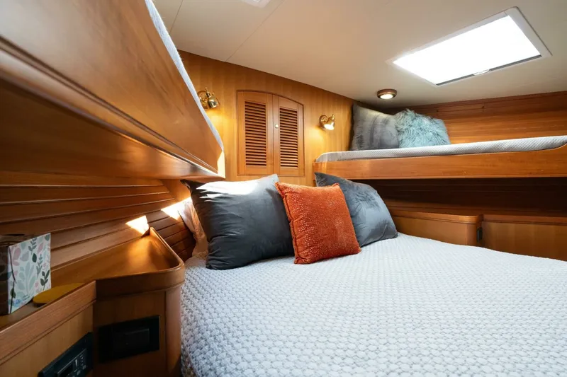 Slide: The Image of Marlow 72 GRIFFIN - VIP Guest Stateroom 2007 Marlow 72 GRIFFIN - 7650917
