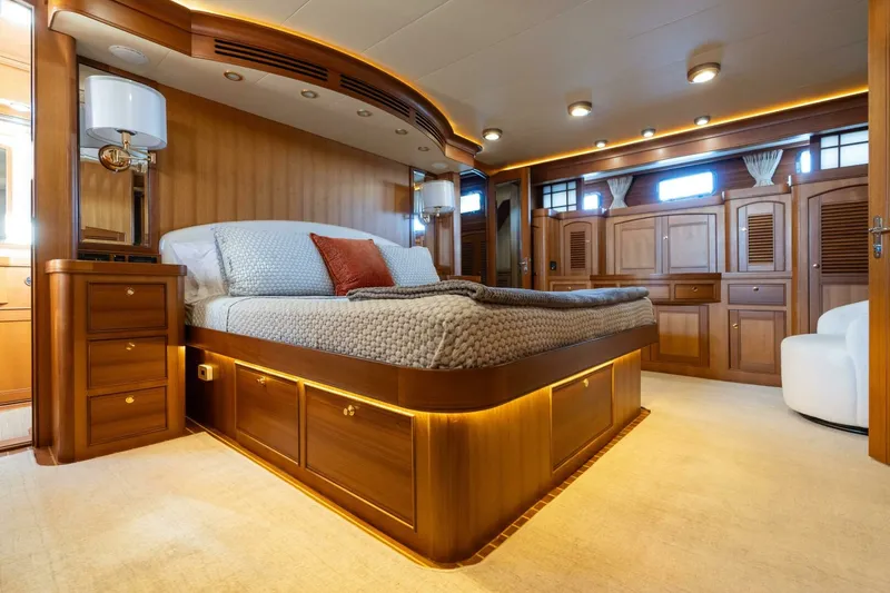 Slide: The Image of Marlow 72 GRIFFIN - Master Stateroom 2007 Marlow 72 GRIFFIN - 7650924