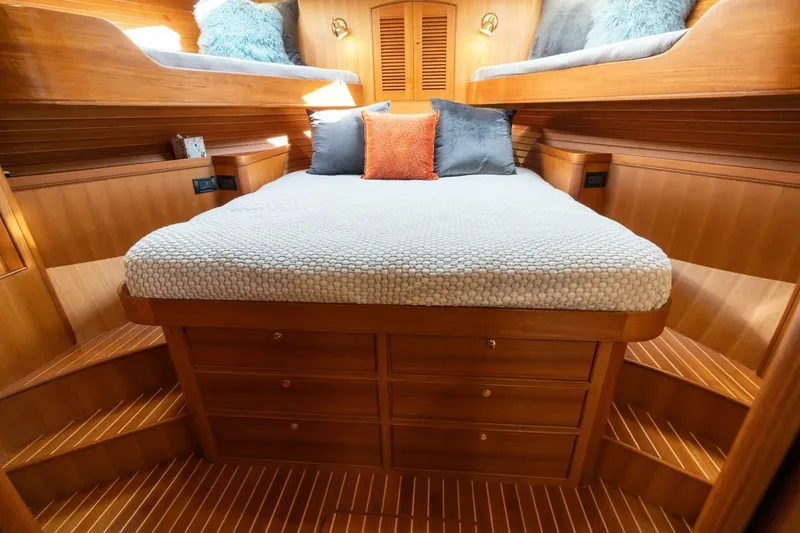 Slide: The Image of Marlow 72 GRIFFIN - VIP Guest Stateroom 2007 Marlow 72 GRIFFIN - 7650916