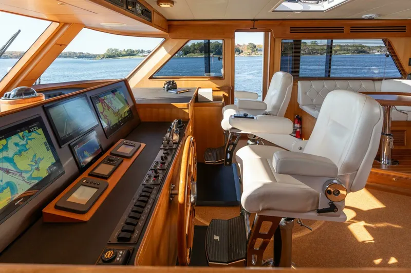Slide: The Image of Marlow 72 GRIFFIN - Command Bridge Helm 2007 Marlow 72 GRIFFIN - 7650886