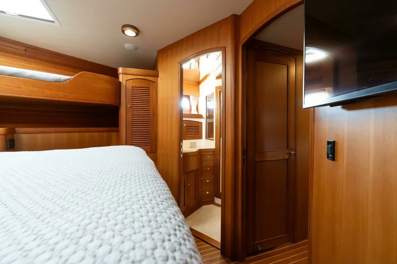 Slide: The Image of Marlow 72 GRIFFIN - VIP Guest Stateroom 2007 Marlow 72 GRIFFIN - 7650918