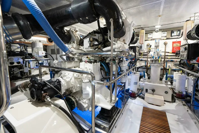 Slide: The Image of Marlow 72 GRIFFIN - Engine Room 2007 Marlow 72 GRIFFIN - 7650938
