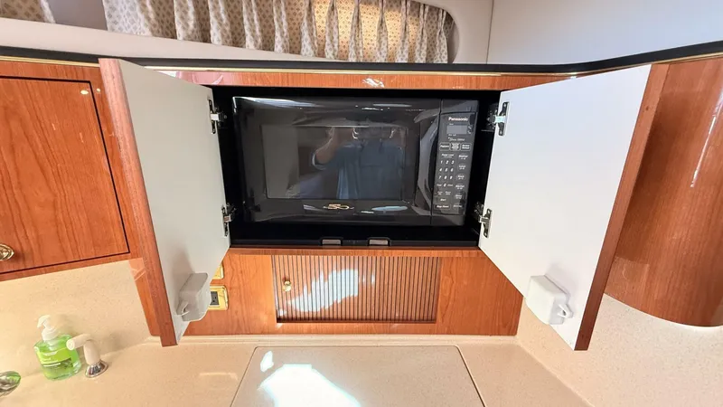 Slide: The Image of Sea Ray 410 Express Cruiser 2001 - 5880830