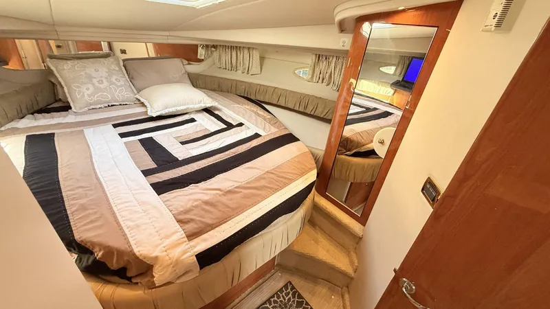 Slide: The Image of Sea Ray 410 Express Cruiser 2001 - 5880839