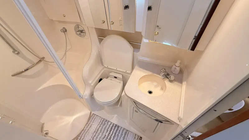 Slide: The Image of Sea Ray 410 Express Cruiser 2001 - 5880842