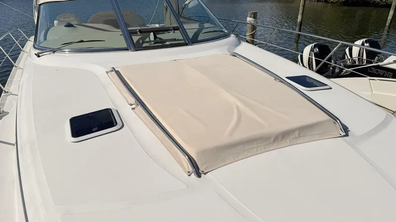 Slide: The Image of Sea Ray 410 Express Cruiser 2001 - 5880847