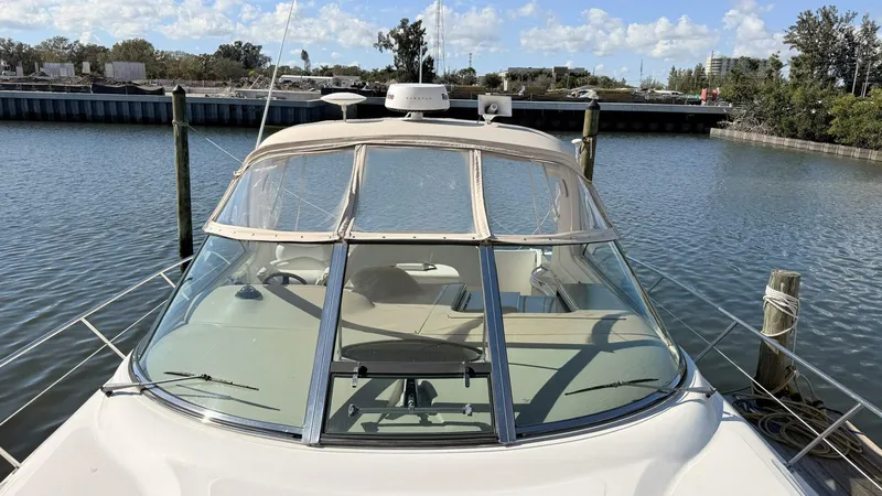 Slide: The Image of Sea Ray 410 Express Cruiser 2001 - 5880848