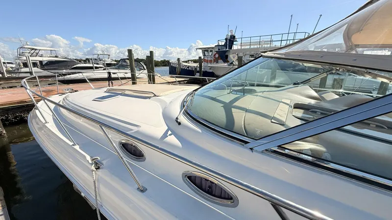 Slide: The Image of Sea Ray 410 Express Cruiser 2001 - 5880850