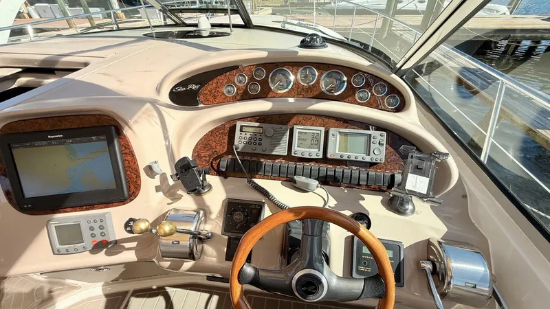 Slide: The Image of Sea Ray 410 Express Cruiser 2001 - 5880855