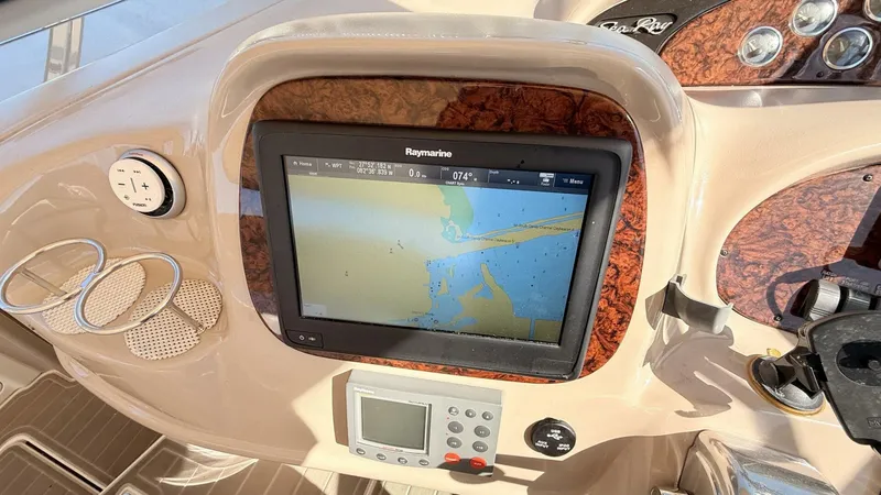 Slide: The Image of Sea Ray 410 Express Cruiser 2001 - 5880856