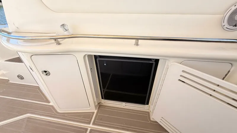 Slide: The Image of Sea Ray 410 Express Cruiser 2001 - 5880867