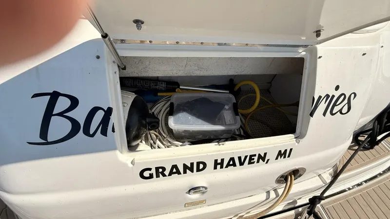 Slide: The Image of Sea Ray 410 Express Cruiser 2001 - 5880873