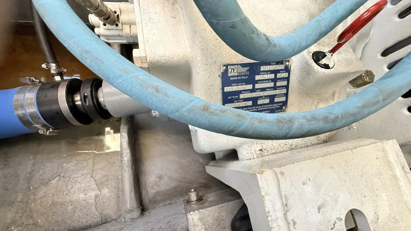 Slide: The Image of Sea Ray 410 Express Cruiser 2001 - 5880875