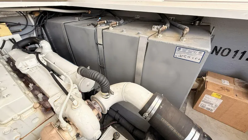 Slide: The Image of Sea Ray 410 Express Cruiser 2001 - 5880879