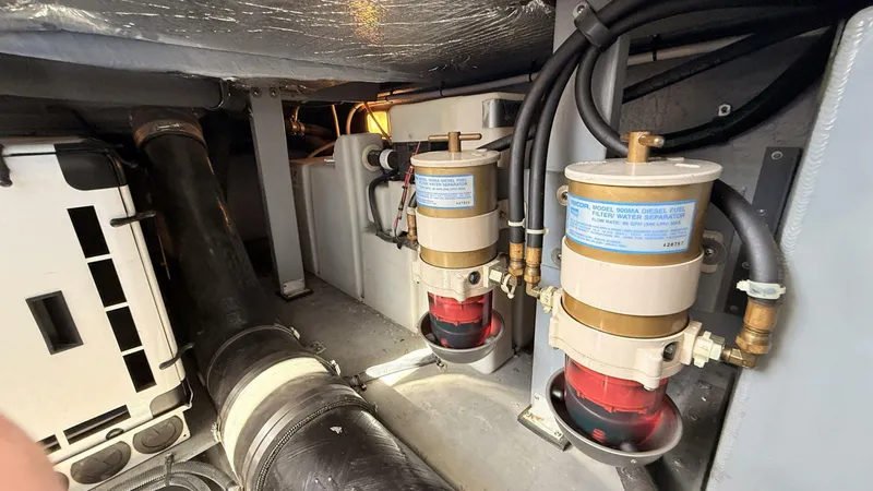 Slide: The Image of Sea Ray 410 Express Cruiser 2001 - 5880880