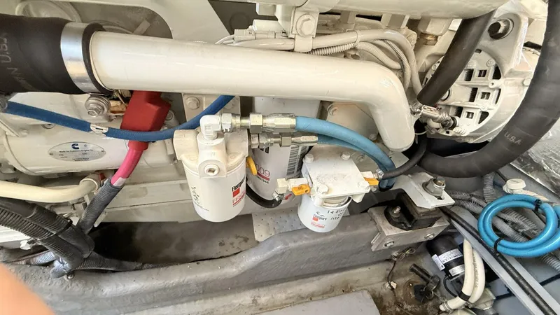 Slide: The Image of Sea Ray 410 Express Cruiser 2001 - 5880882