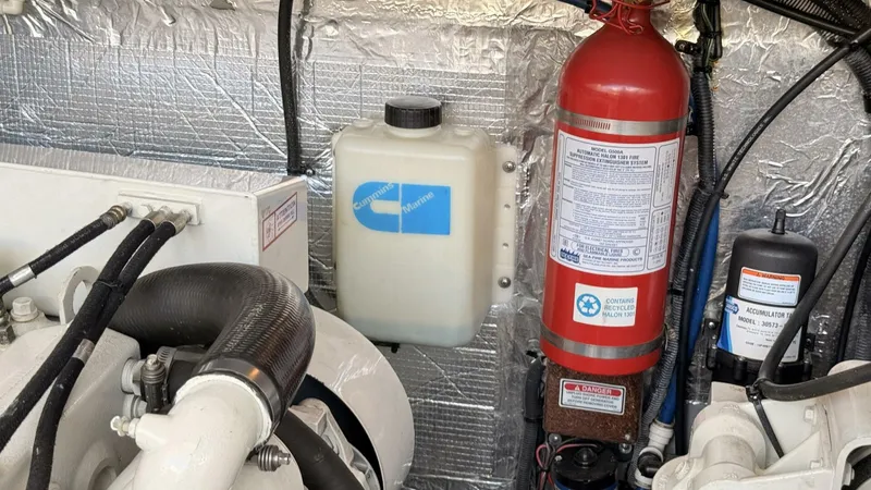 Slide: The Image of Sea Ray 410 Express Cruiser 2001 - 5880883