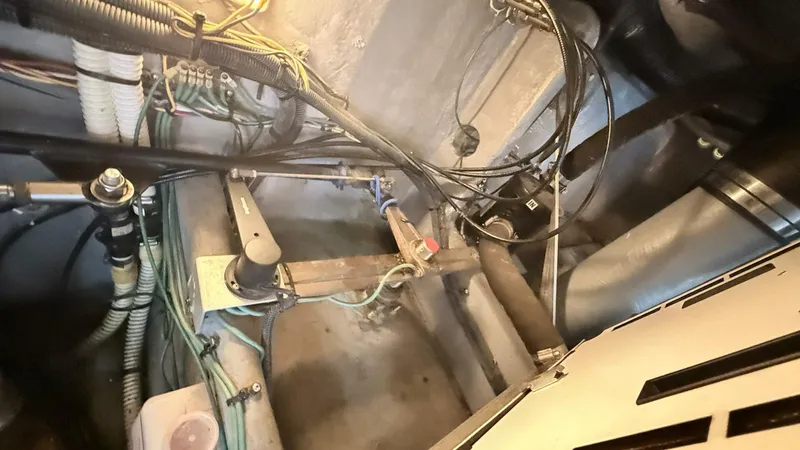 Slide: The Image of Sea Ray 410 Express Cruiser 2001 - 5880885