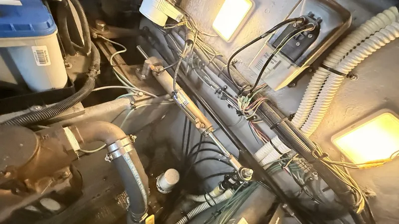 Slide: The Image of Sea Ray 410 Express Cruiser 2001 - 5880886