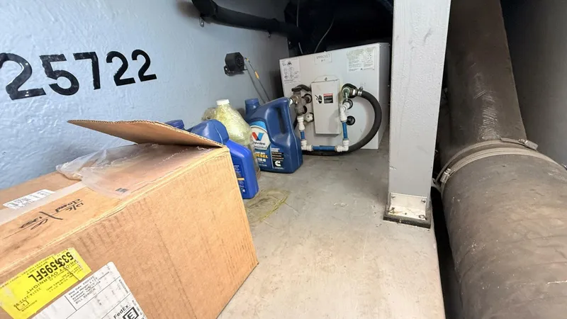 Slide: The Image of Sea Ray 410 Express Cruiser 2001 - 5880889