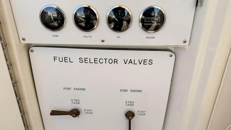 Slide: The Image of Sea Ray 410 Express Cruiser 2001 - 5880890