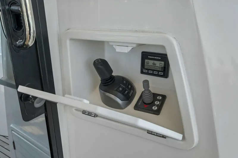 Slide: The Image of Prestige 520 Flybridge 2022 - 5910694