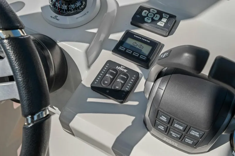 Slide: The Image of Prestige 520 Flybridge 2022 - 5910717