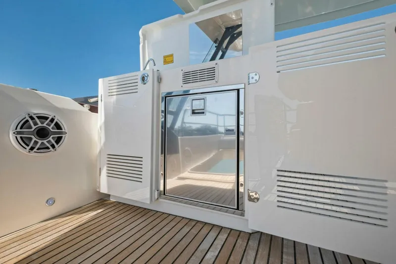 Slide: The Image of Prestige 520 Flybridge 2022 - 5910727