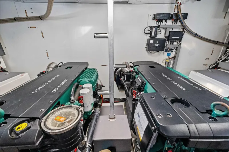 Slide: The Image of Prestige 520 Flybridge 2022 - 5910760