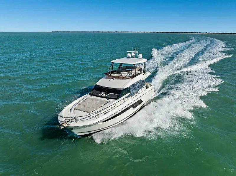 Slide: The Image of Prestige 520 Flybridge 2022 - 5910880