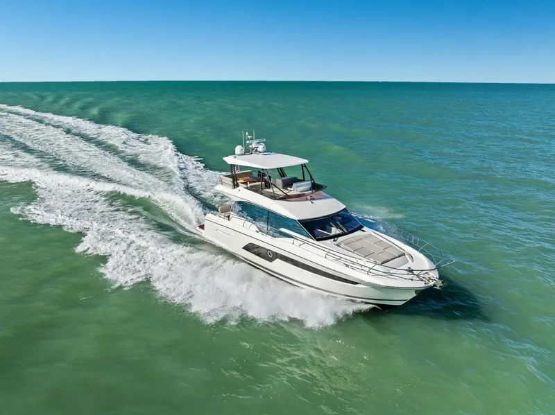 Slide: The Image of Prestige 520 Flybridge 2022 - 5910882