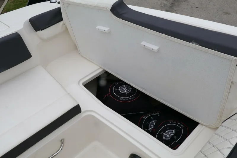 Slide: The Image of Bayliner DX 2200 2022 - 5881700