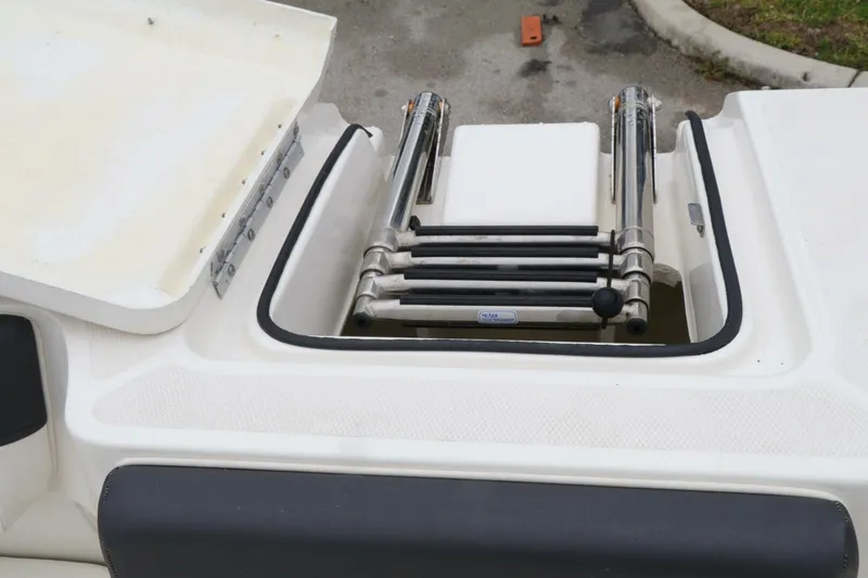 Slide: The Image of Bayliner DX 2200 2022 - 5881701