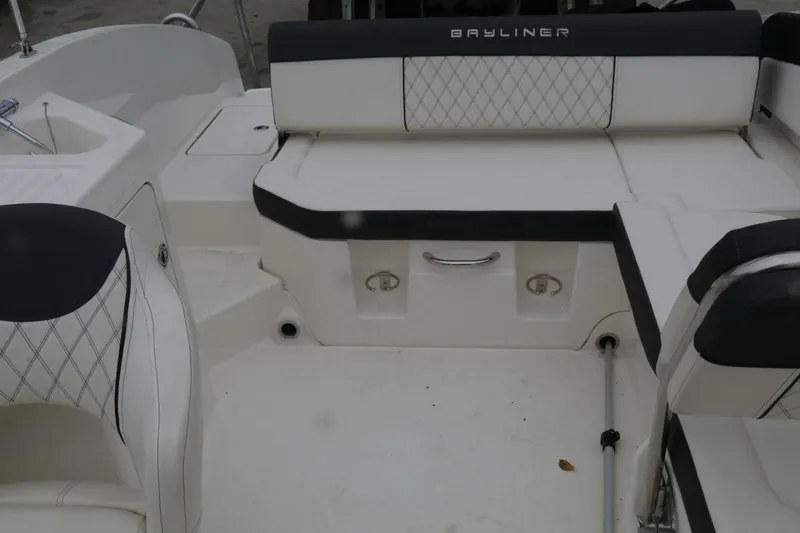 Slide: The Image of Bayliner DX 2200 2022 - 5881703