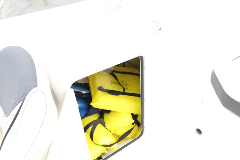 Slide: The Image of Bayliner DX 2200 2022 - 5881705