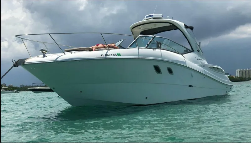 Slide: The Image of Sea Ray 33 2008 - 5881928