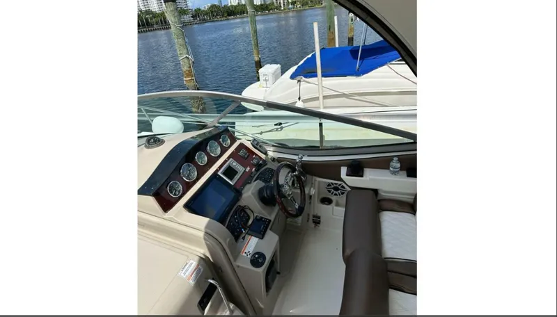 Slide: The Image of Sea Ray 33 2008 - 5881911