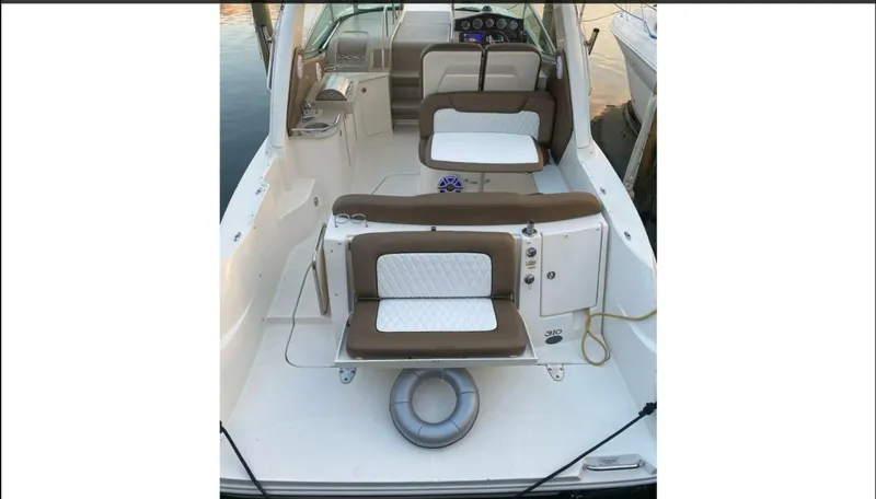 Slide: The Image of Sea Ray 33 2008 - 5881909